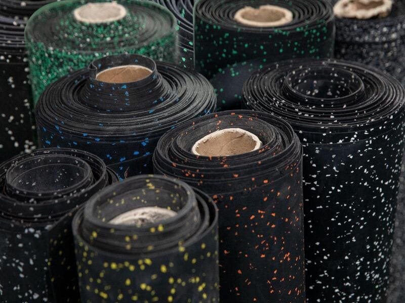 Limpieza de suelos de goma para gimnasios